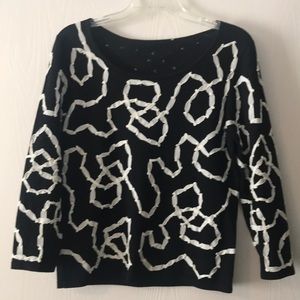 Gorgeous sweater w/appliquéd white ribbon